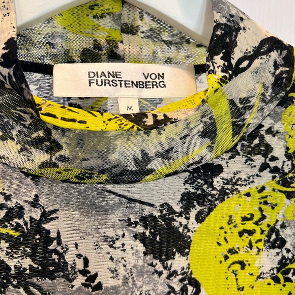 Diane Von Furstenberg mesh print mock neck top M - Picture 2 of 5